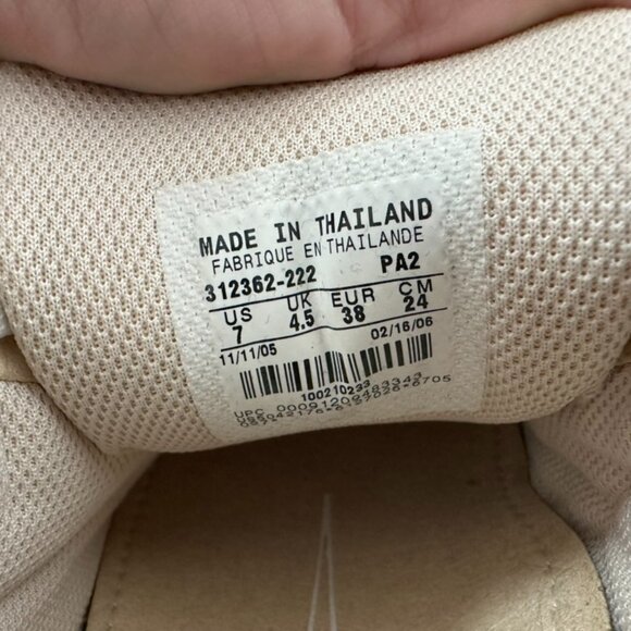 Nike Women's Golf Shoes Size 7 - Worn Twice! - Picture 4 of 4